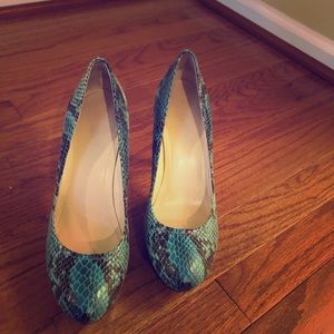 Calvin Klein snake skin pumps 7.5 size, 4” heel